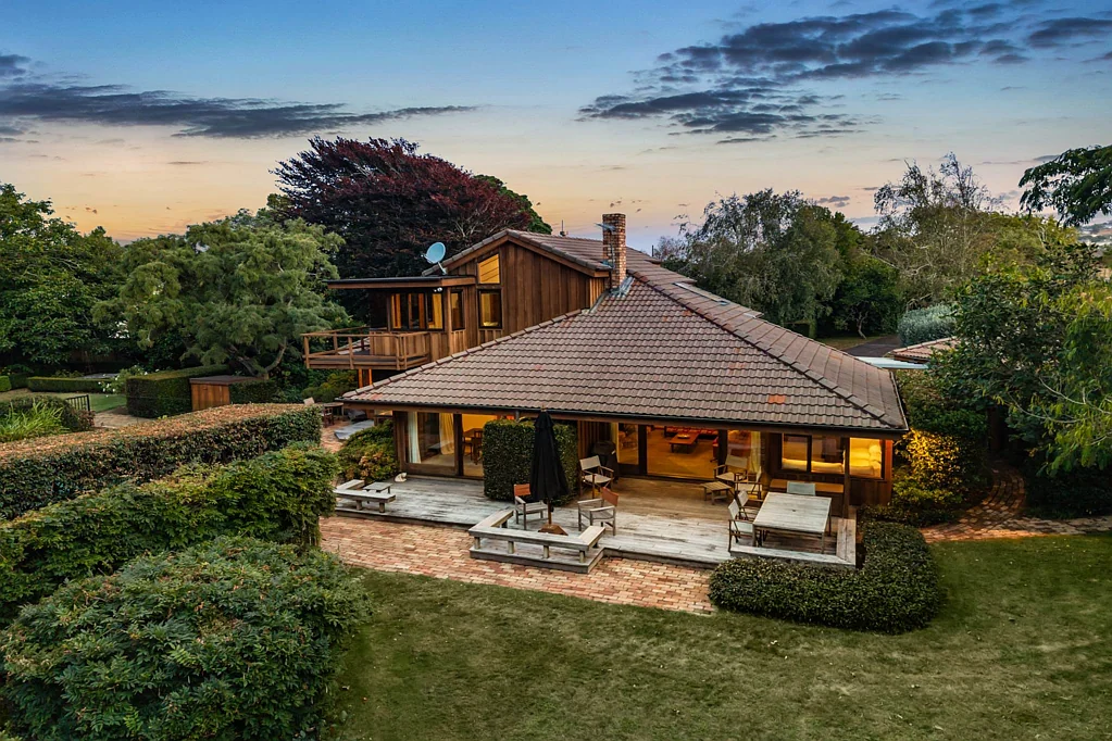 Pukekohe 5房  ARCHITECTURALLY DESIGNED FAMILY HOME