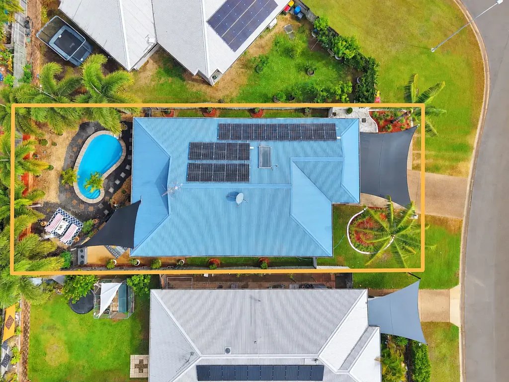 Bushland Beach 4房  Cathedral Ceilings, Pool and Family Sized Living