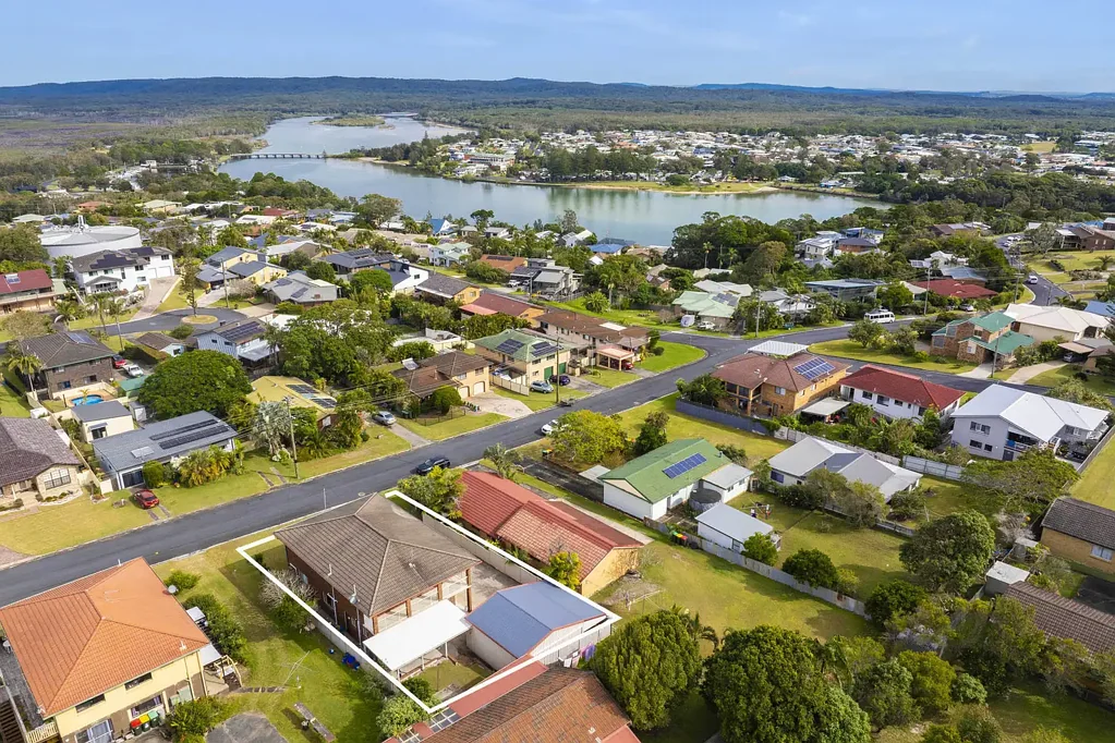 Evans Head 5غرفة نوم Enjoy the coastal lifestyle in this family friendly home with river views!