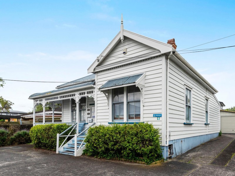 82 Lake Road, Narrow Neck, Auckland - North Shore, 3 phòng ngủ, 0 phòng tắm