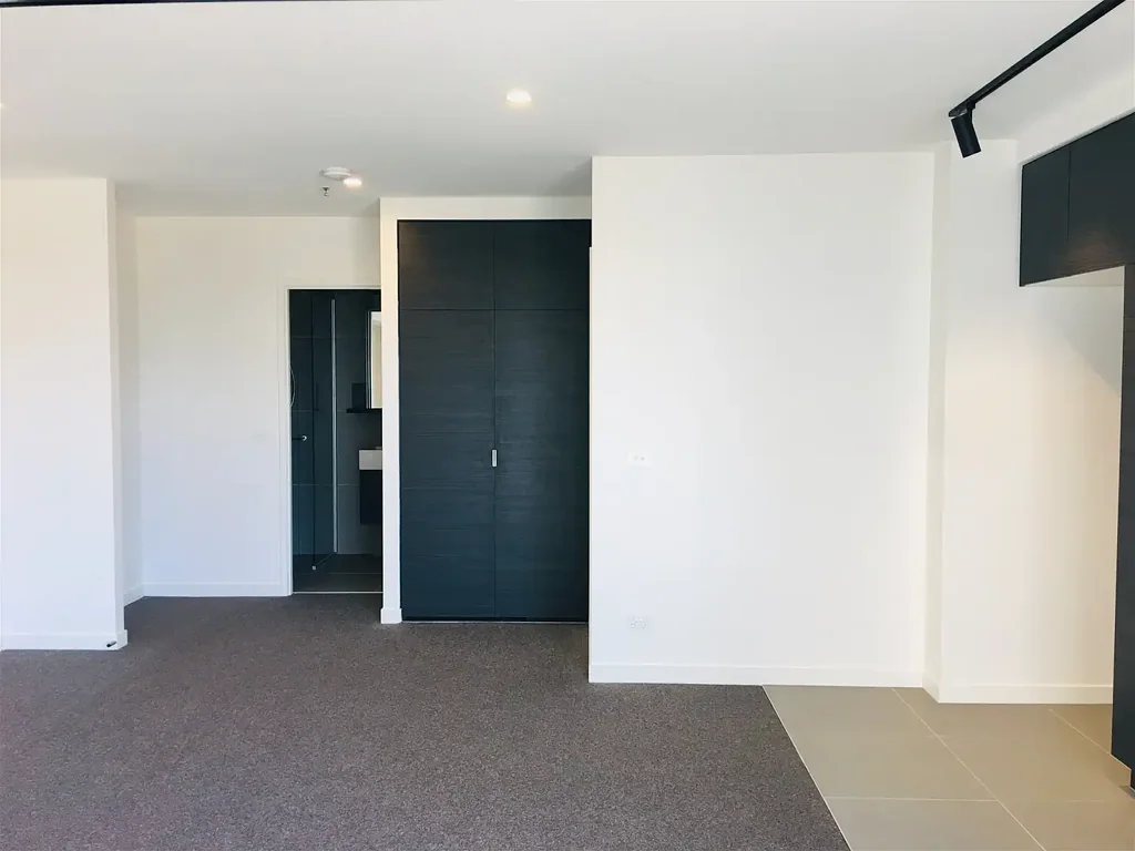 Modern OneBedroom Apartment in the Heart of Brunswick East with Stacker Car Space