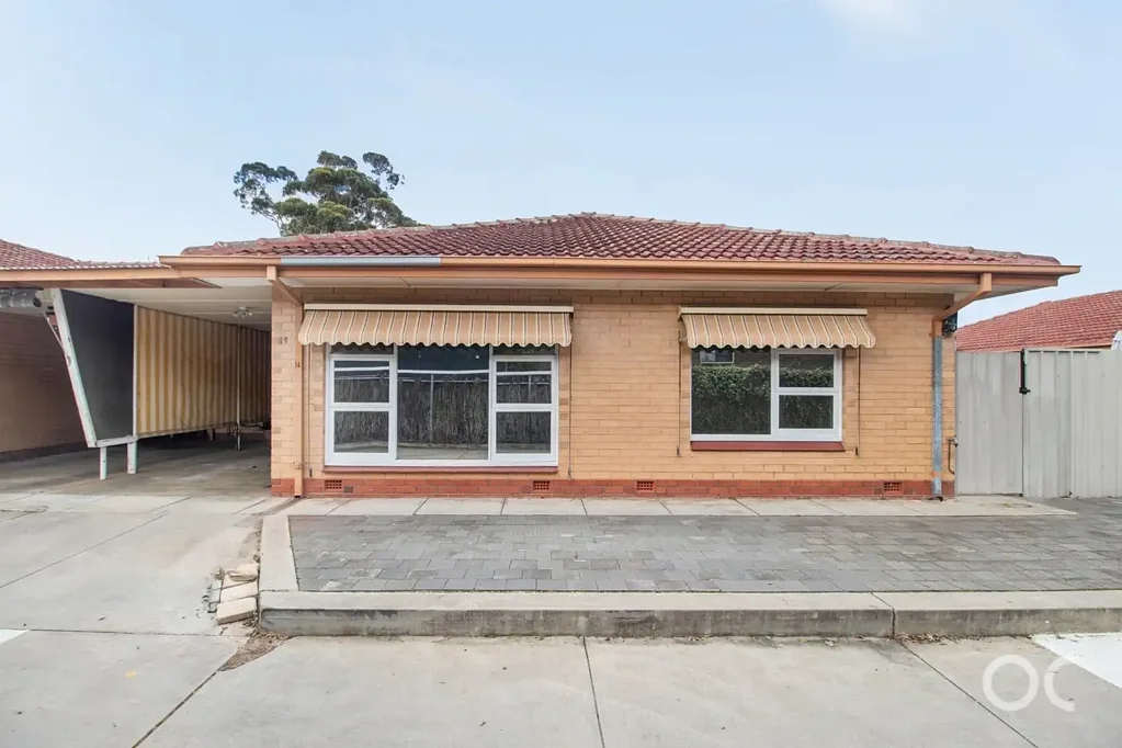 Lockleys 2 Bedroom A set-back, so-easy unit with the coast on call