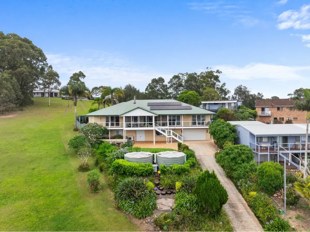 Coomba Park 5 Bedroom VIEWS AND VERSATILITY