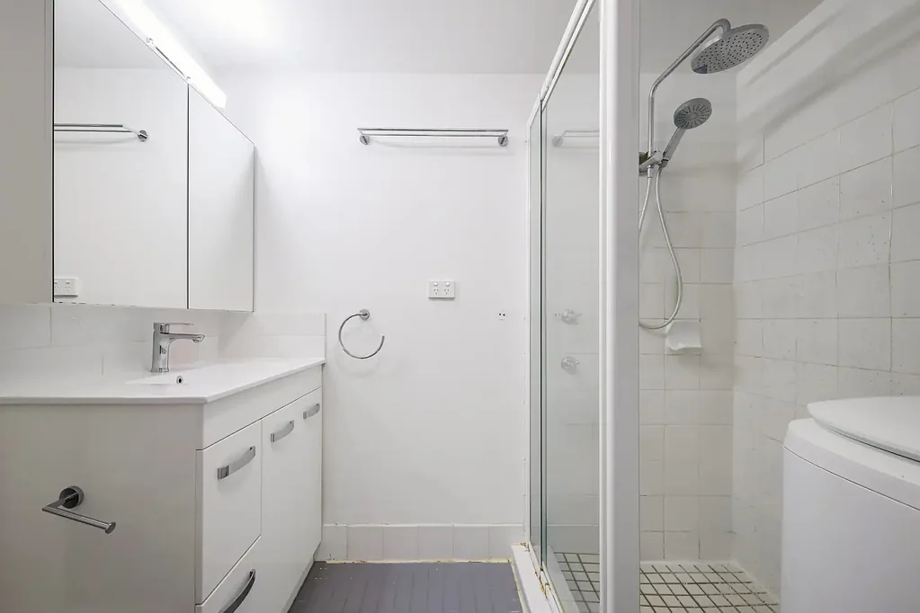 Clear Island Waters 2ห้องนอน Unbeatable Location. Unbeatable Value.