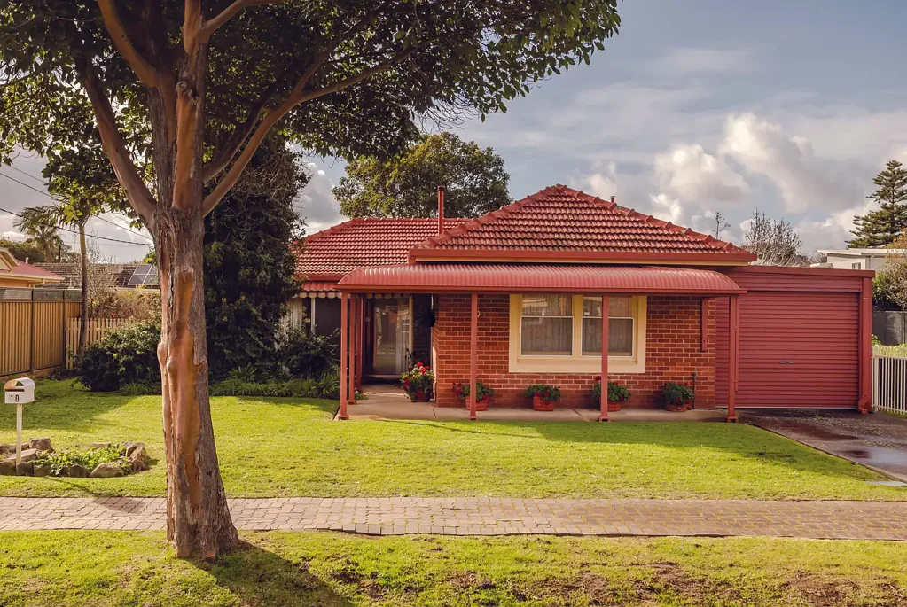 Henley Beach South 2房  A Petite Coastal Vintage On 720sqm* Poised For Incredible Future Potential