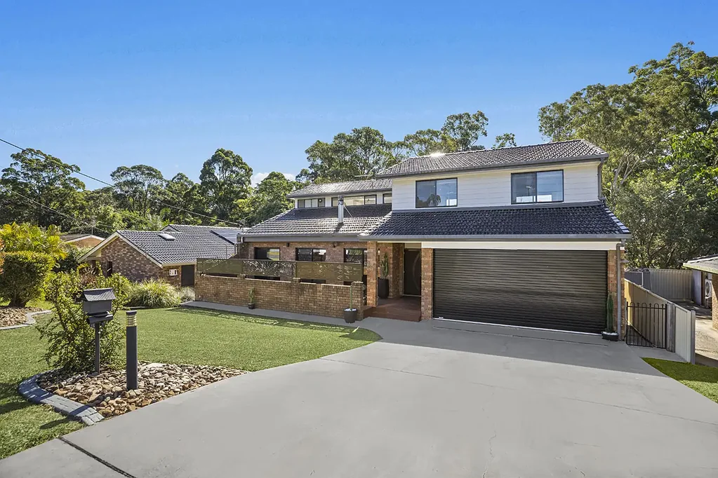 Toormina 4chambre Expansive Family Home with Dual Living Potential