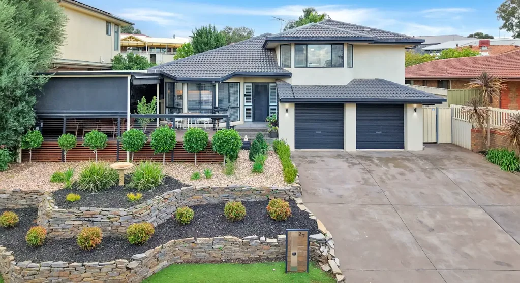 Gawler East 3ห้องนอน Sun, Swim & Style - The Ultimate Family Retreat in Gawler East
