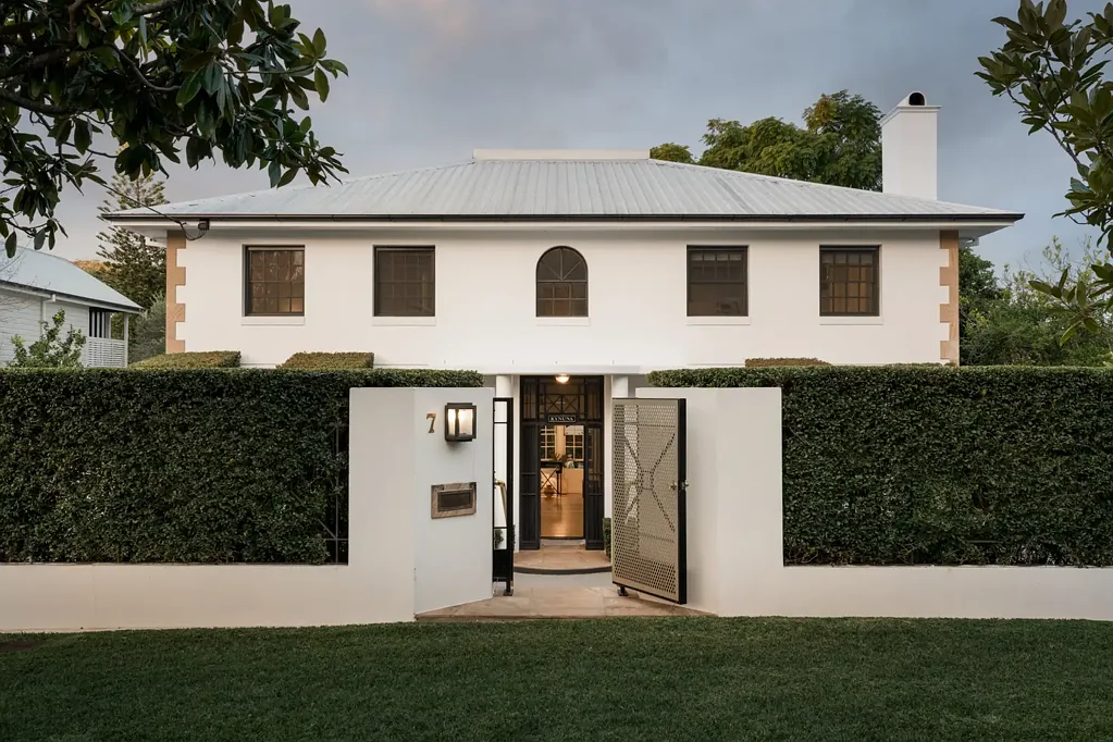 Ascot 6Phòng ngủ A Timeless Ascot Estate of Enduring Family Prestige
