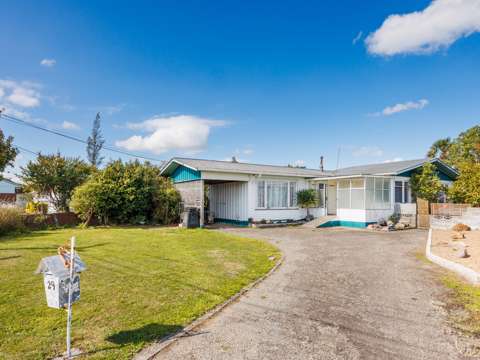Feilding 3房  Do-up opportunity with extras