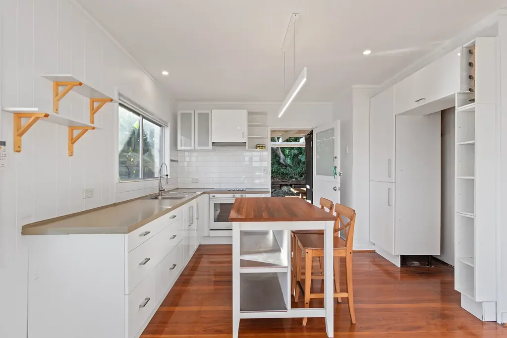 Top floor unit with hinterland views