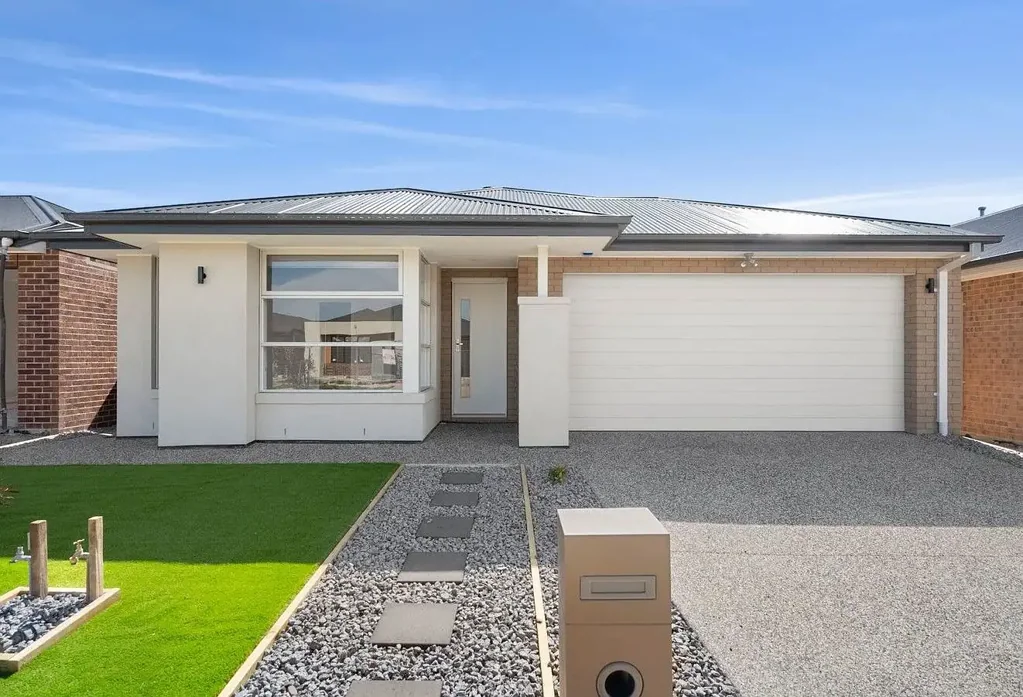 Modern Family Living in a Prime Location