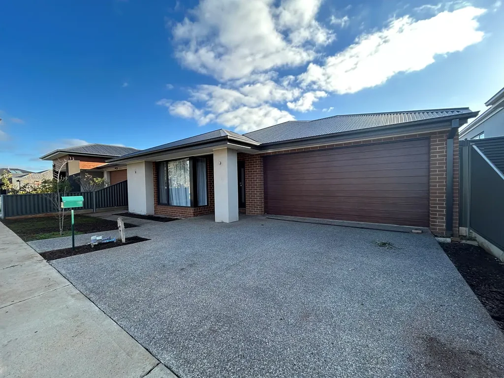 Stylish & Spacious Home Perfect for Family Living!