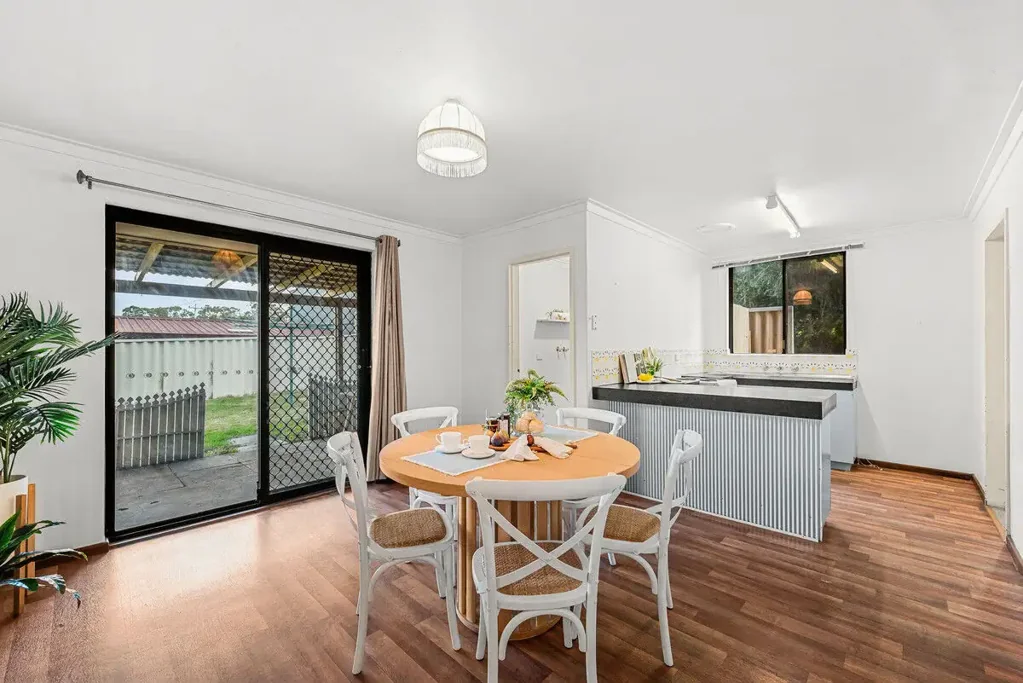 Spacious 3 Bedroom Home with Huge Backyard in the Heart of Mandurah