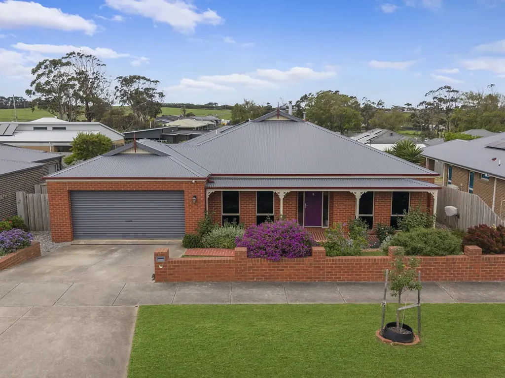 Warrnambool 4房  A Family Home of Comfort, Space & Style