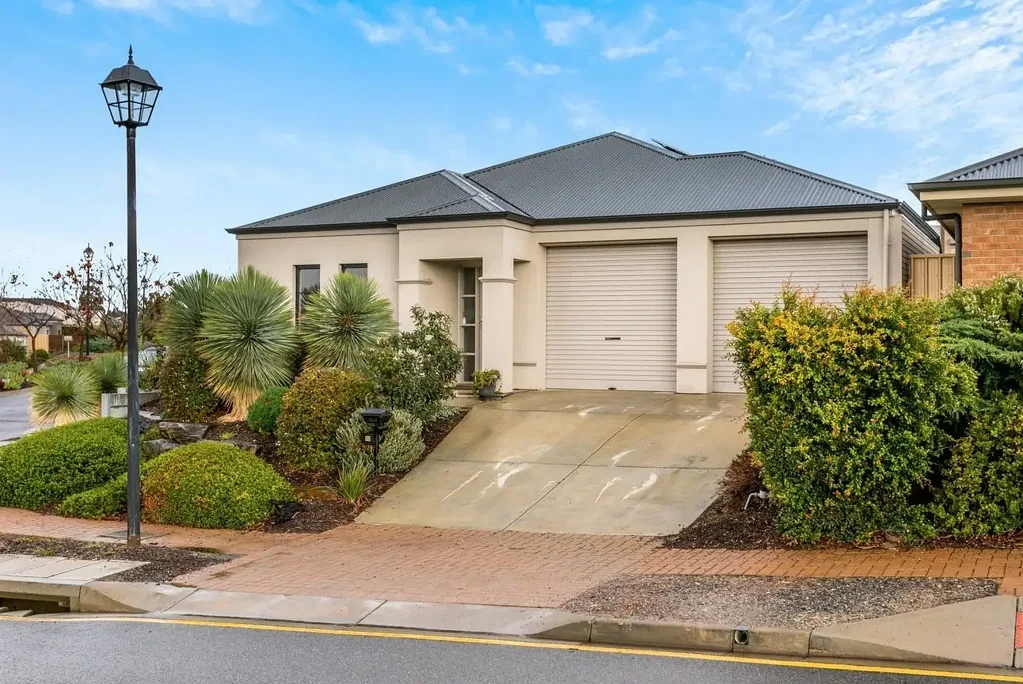 Modern 4 bedroom family home in Seaford Meadows