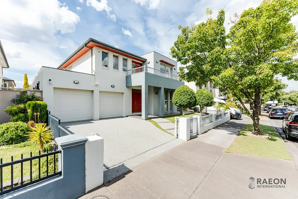 5 BEDROOM FAMILY HOME LOCATED IN PRIME EDGEWATER LOCATION CLOSE TO AMENITIES