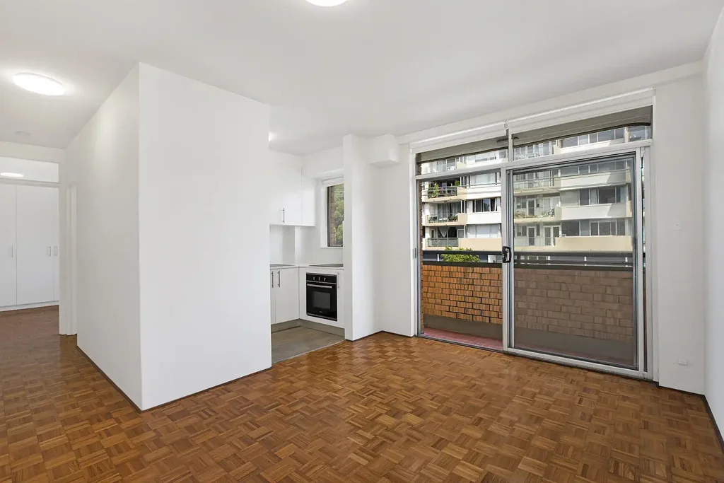 Sunlit Bondi Apartment in Boutique Block