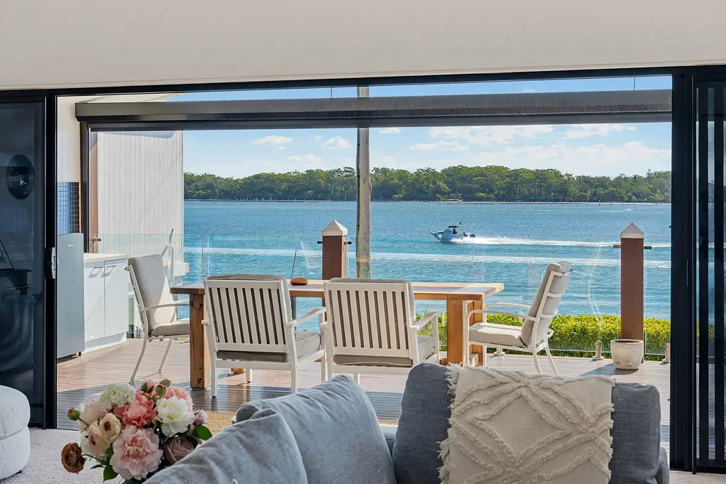 Port Macquarie 4Kwarto Grand Entertainer with River Panorama & Vast Garaging