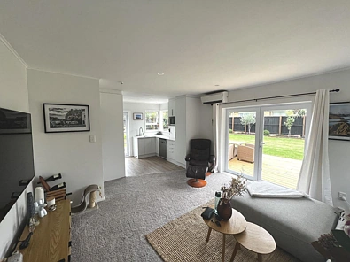 Huge Yard - 2 bedroom modern unit