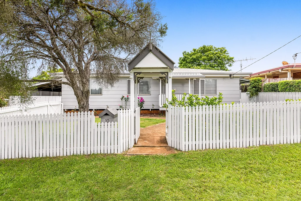10 Kratzmann Court, Kearneys Spring, QLD 4350