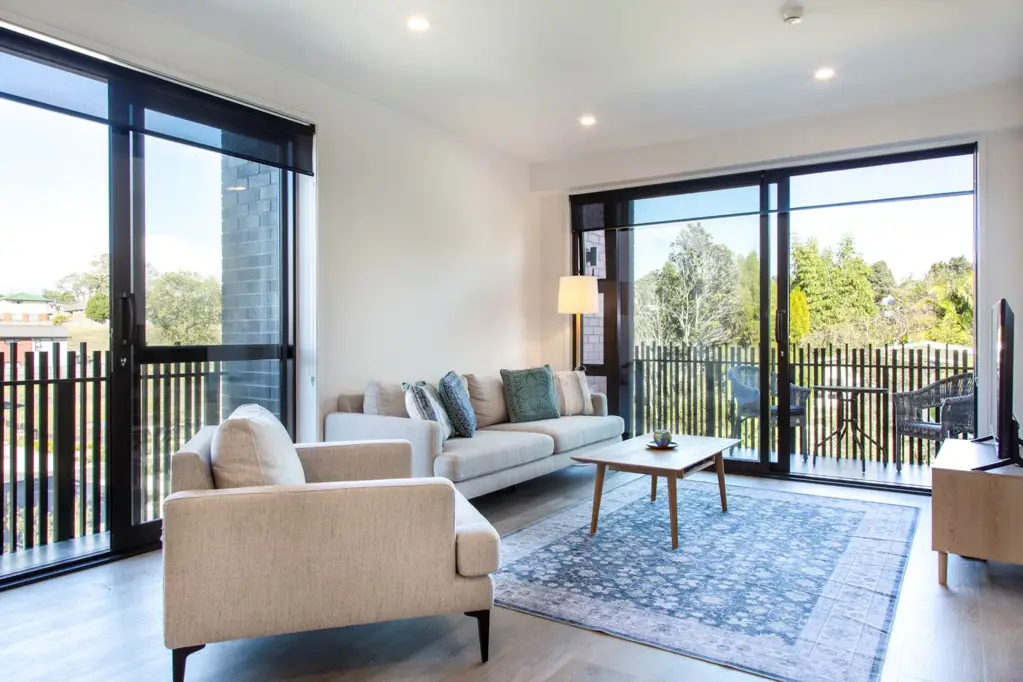 Northcote 2房  Priced to sell: Spacious 80sqm apartment