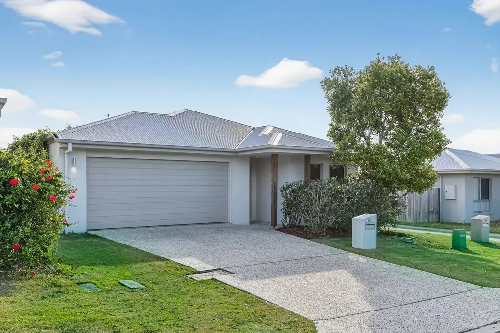 Nudgee 4ਬੈੱਡਰੂਮ Beautifully Appointed Lowset home - Multiple Living Spaces