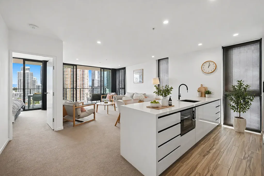 Broadbeach 2房  Coastal Living with exceptional Investment Appeal-designed for owner-Occupiers and investors alike in the Heart of Broadbeach