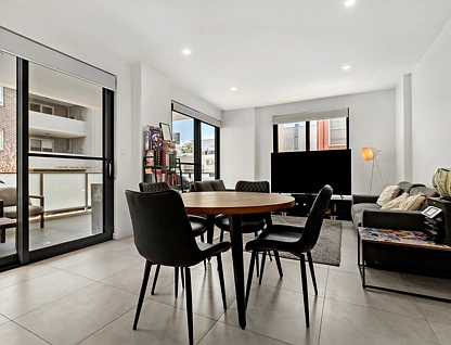 13/10-16 Station Street, Thornleigh, Upper North Shore, 2 Schlafzimmer, 2 Badezimmer, Apartment