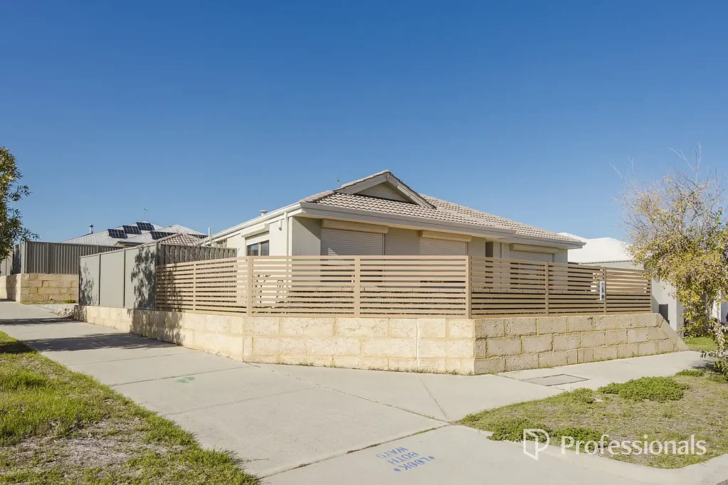 Eglinton 3房  SPACIOUS WITH A GREAT FLOOR PLAN!!