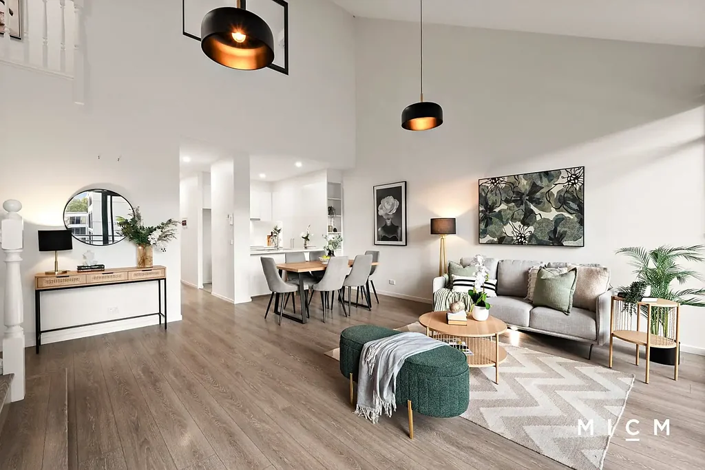West Melbourne 3房  Inspired Dual-Level Elegance with Low-Rise Luxury