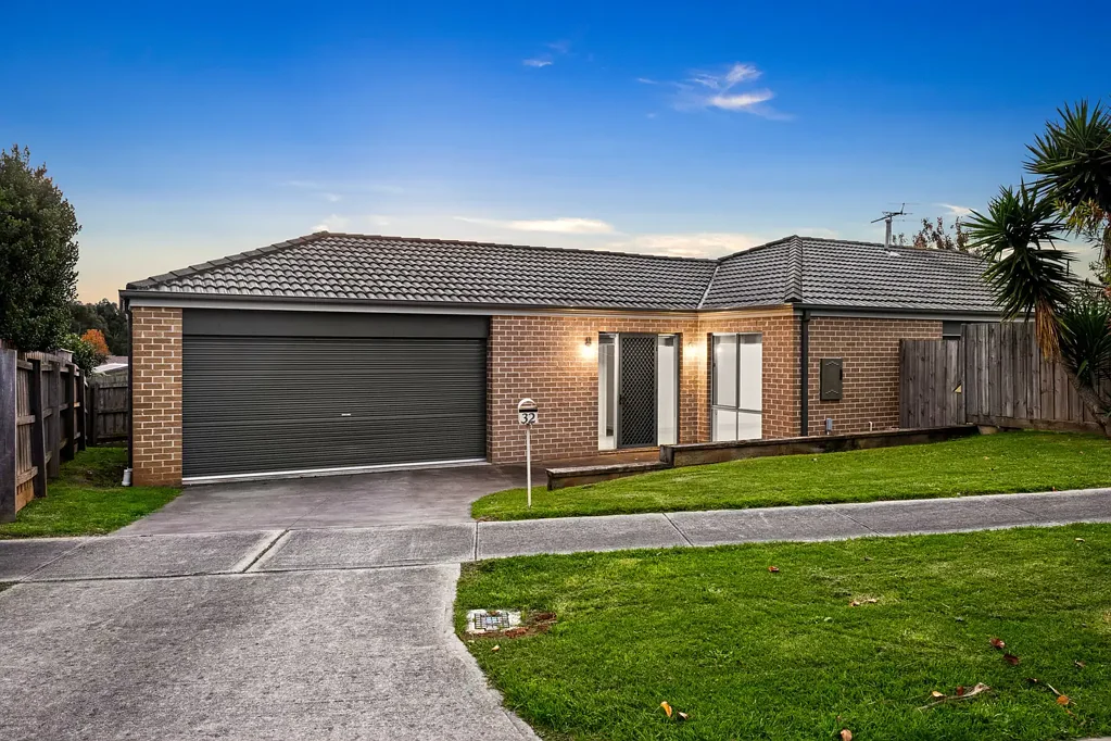 Spacious Family Living in a Convenient Drouin Location