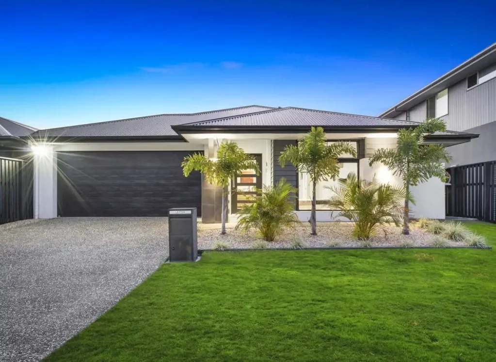 Modern Family Living in the Heart of The Surrounds – Helensvale