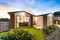 12B Crows Road, Swanson