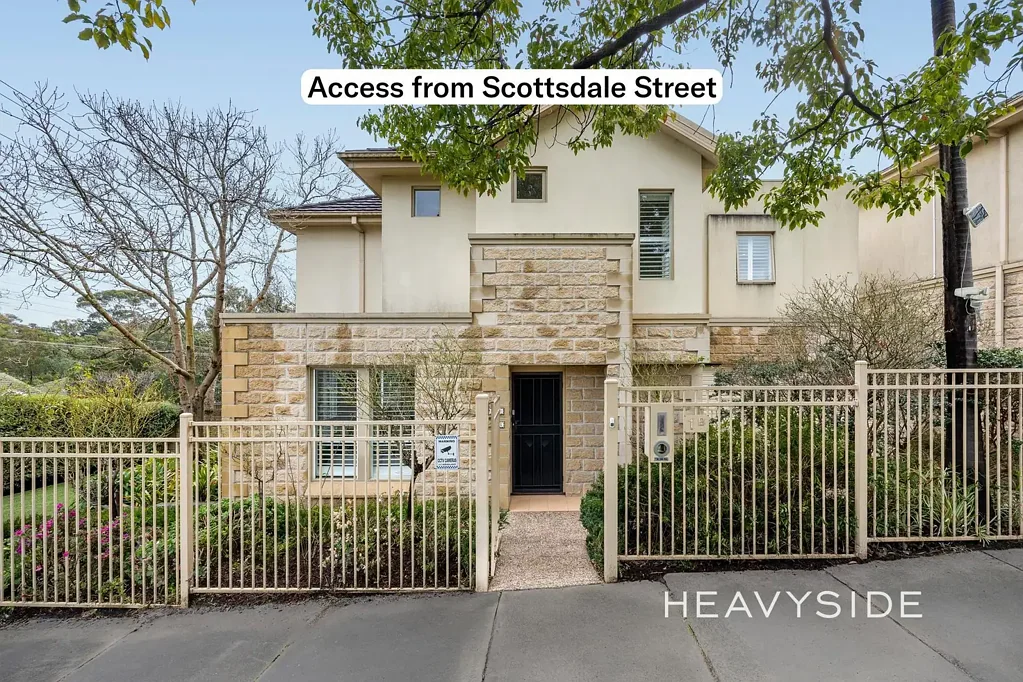 Surrey Hills 3 Slaapkamer Timeless Sandstone Character with Contemporary Family Style