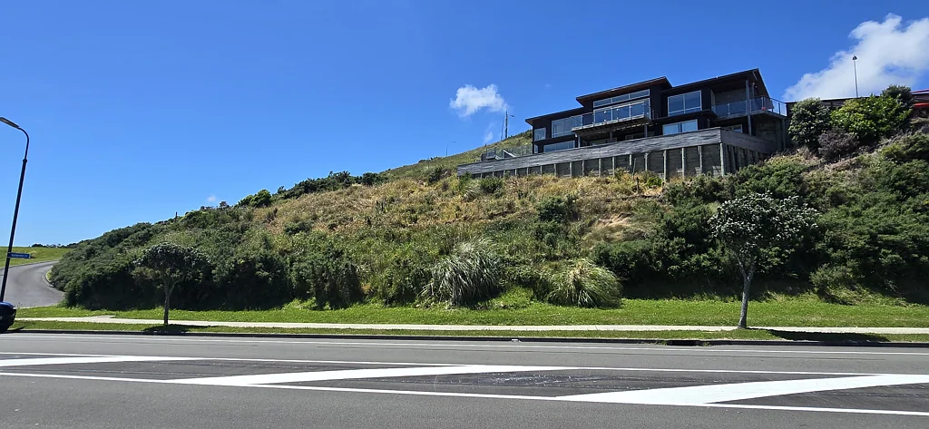 Aotea Prime Real Estate – Elevated Aotea Section!