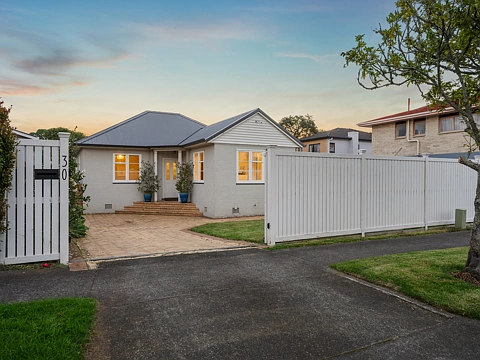 Mount Albert 3房  Gorgeous Kiwi Bungalow with All the Good Stuff