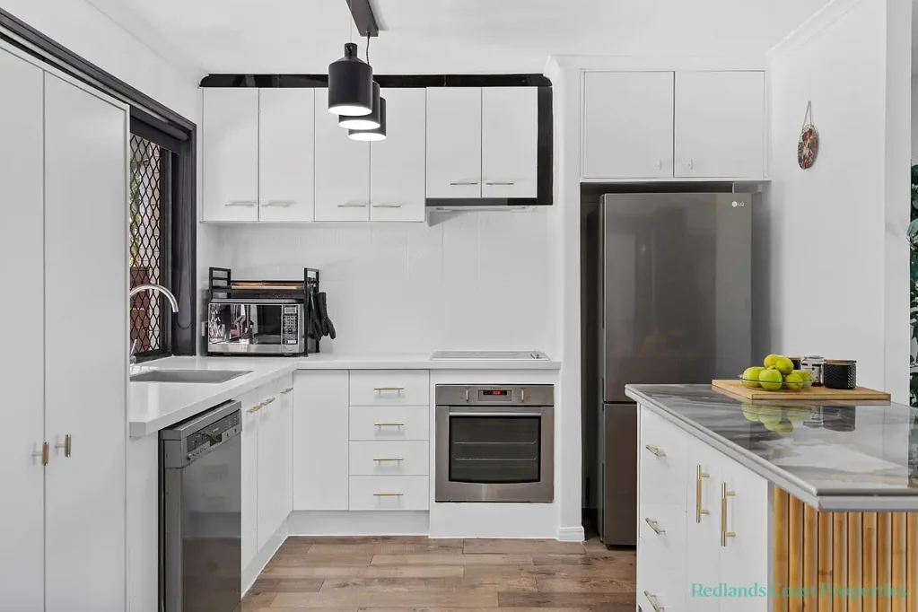 Victoria Point 3Moenga Convenient Coastal Home