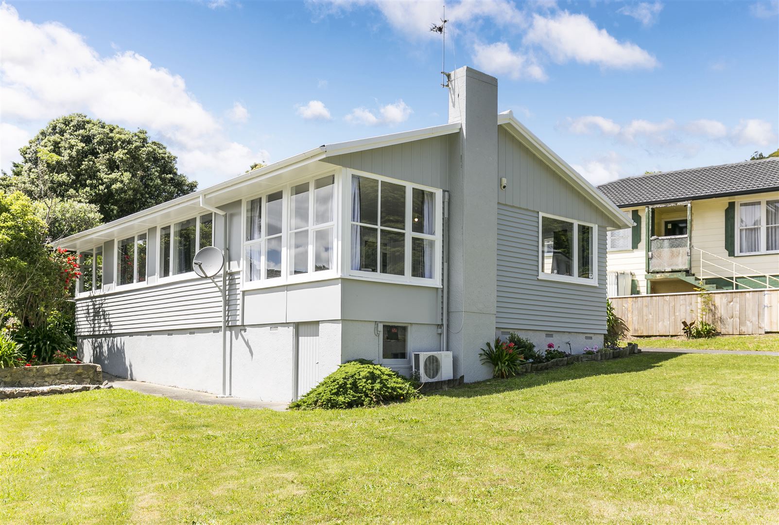 55 Rangituhi Crescent, Takapuwahia, Porirua, 3 phòng ngủ, 1 phòng tắm