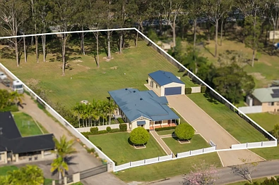 Yatala 5 Slaapkamer Flat Usable Acreage, Modern Queenslander Charm and Character