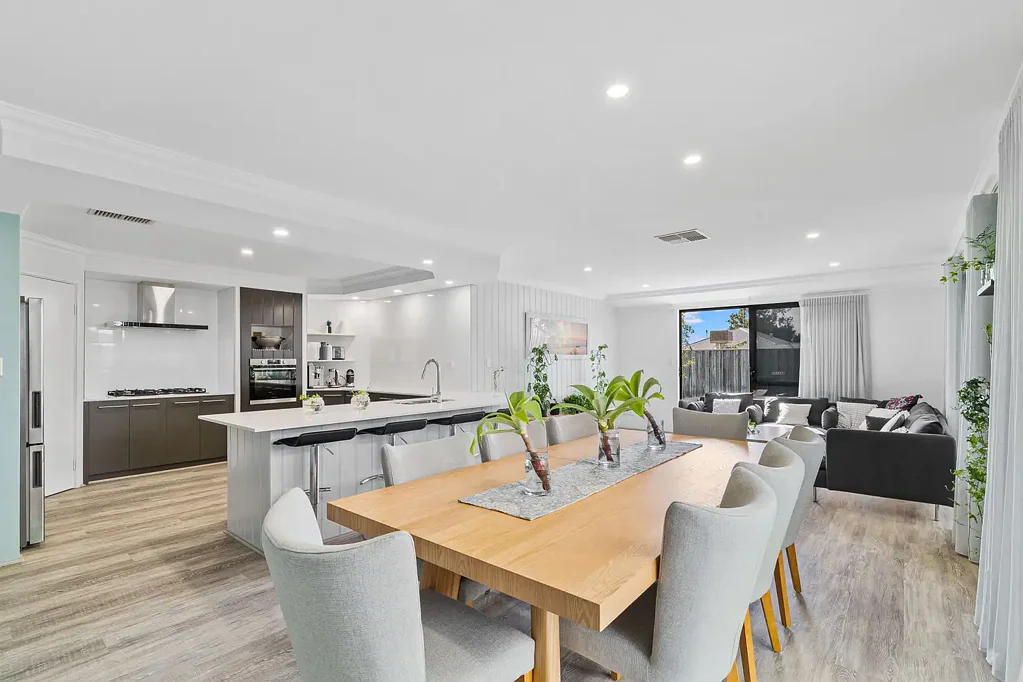 13 Carissa Turn, Halls Head, WA 6210
