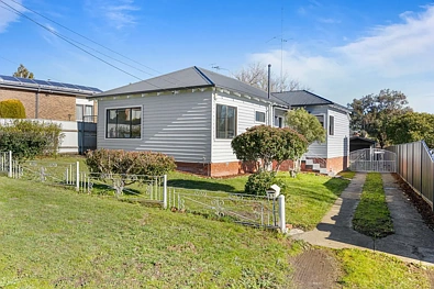 Ballarat East 3chambre Stylishly Renovated Family Living in a Prized Ballarat East Location