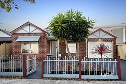 4 Gairdners Pass, Caroline Springs