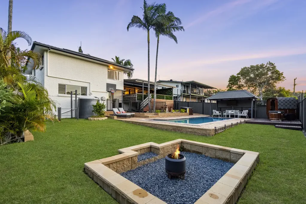 Molendinar 5房  Some homes tick boxes... This one changes the way you live.