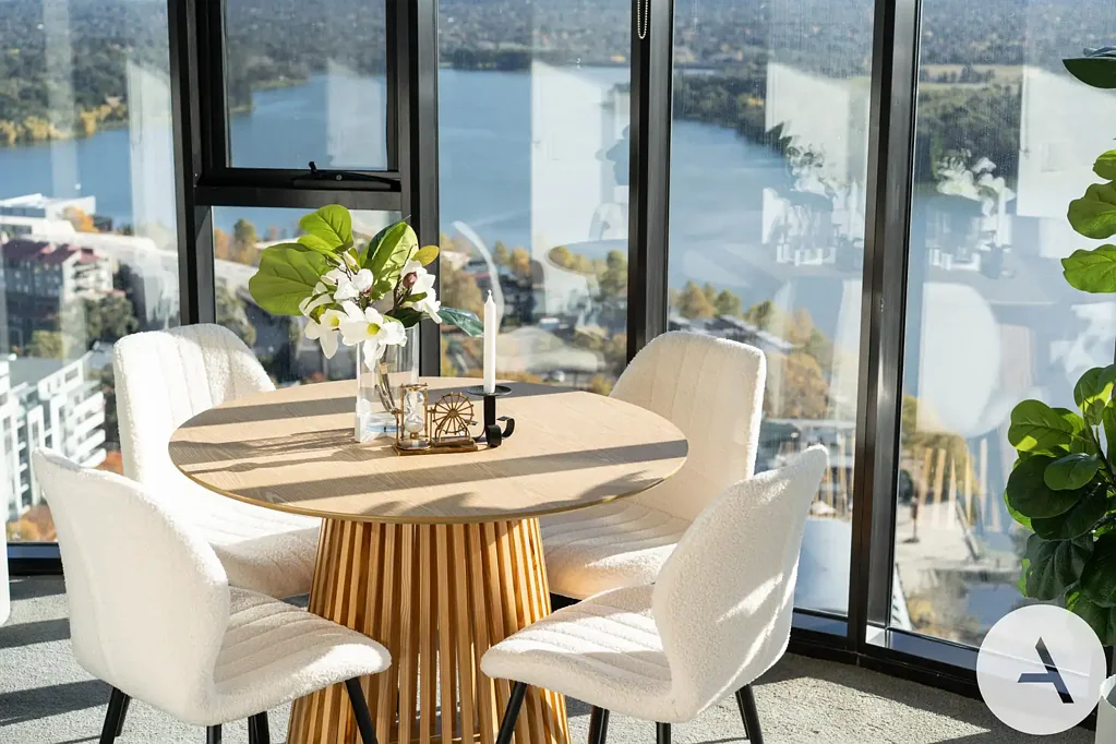 Belconnen 2房  Lake, Light and Sky - Northerly Waterfront Living - Move-in Ready