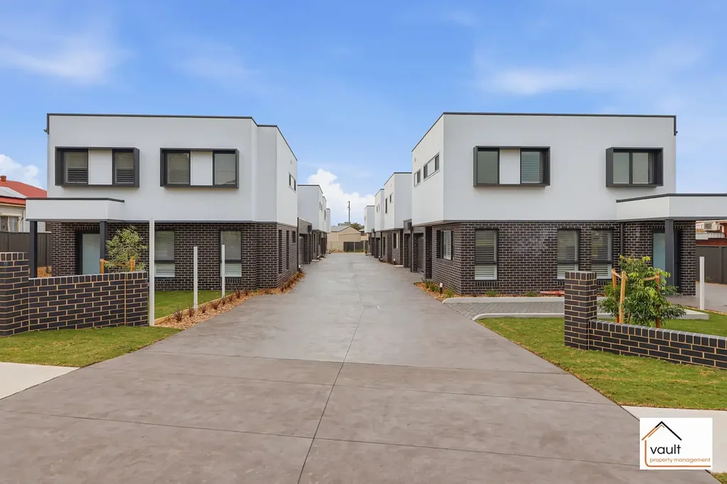 New stylish townhouses where you can combine everyday convenience with coastal living - Townhouses 1,2 and 7 available
