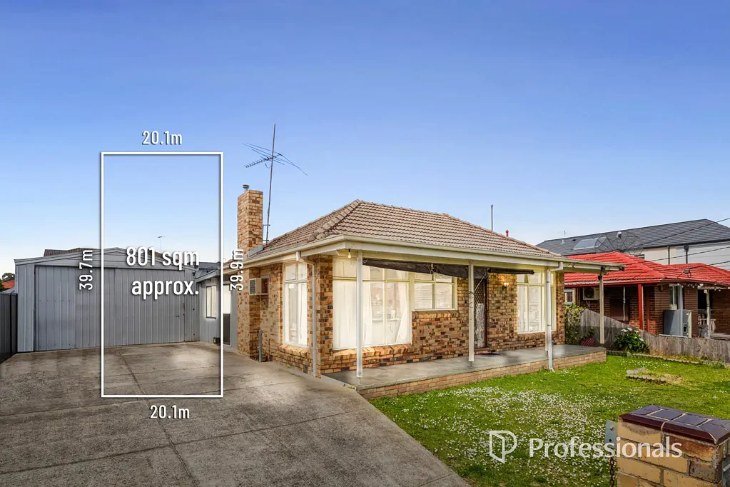 Springvale 3બેડરૂમ Solid Brick Family Home on 801m² – Prime Springvale Location