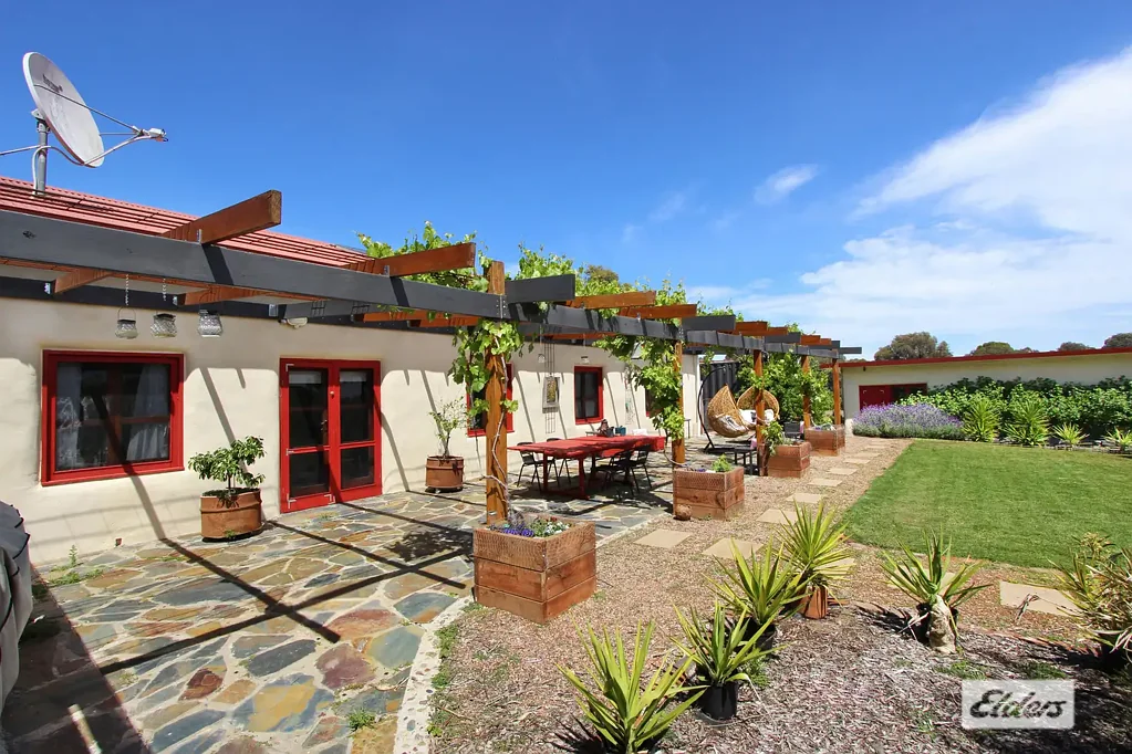 Ravenswood 3Zimmer SUSTAINABLE, ECO FRIENDLY & ENERGY EFFICIENT STRAW BALE HOME ON 19.6 ACRES
