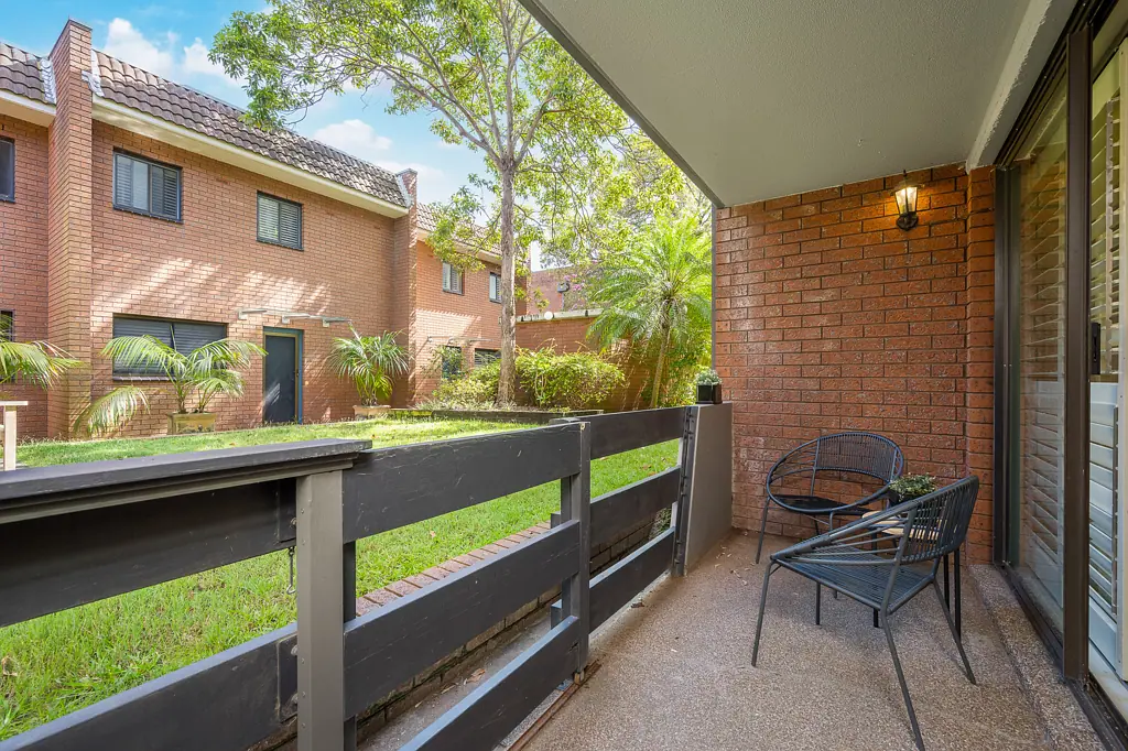 PADDINGTON/CENTENNIAL PARK 2BED 1BATH PARKING F/F APT. QUIET BUT CENTRAL. CLOSE TO ALL ATTRACTIONS.