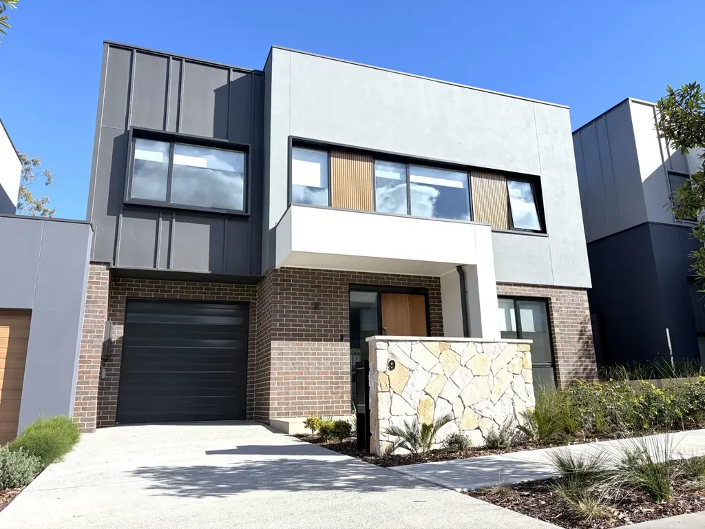 Band New Luxurious 4+Study House Close to Metro