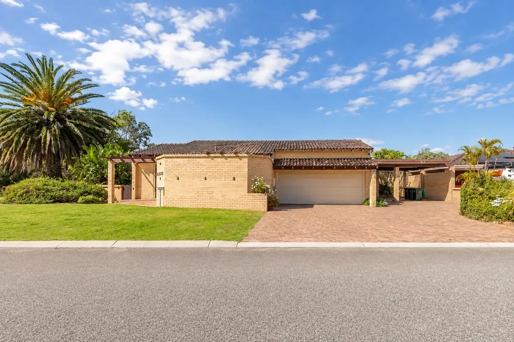 EXPANSIVE 5-BEDROOM FAMILY HOME WITH POOL